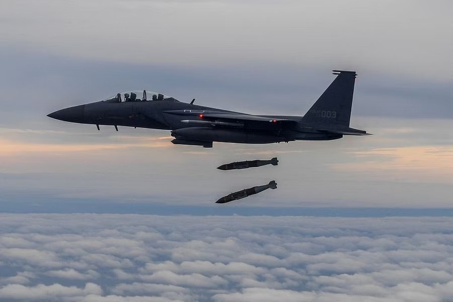 A South Korean Air Force F-15K fighter jet takes part in a joint bombing drill with U.S. in this handout picture provided by the Defense Ministry, South Korea, October 4, 2022. South Korean Defense Ministry/Yonhap via REUTERS