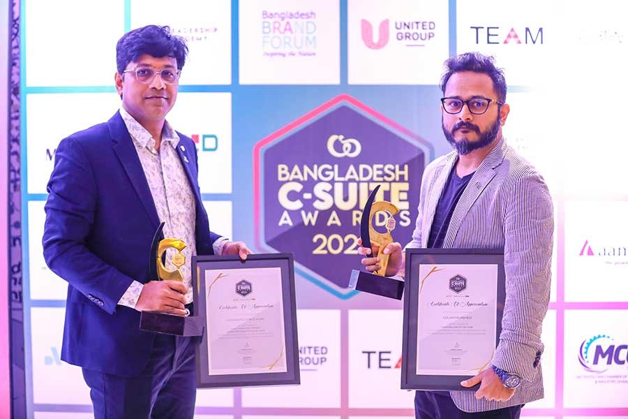 Walton MD and CEO Golam Murshed and Walton CMO Firoj Alam with crests and certificates at the Bangladesh C-Suite Awards-2022.