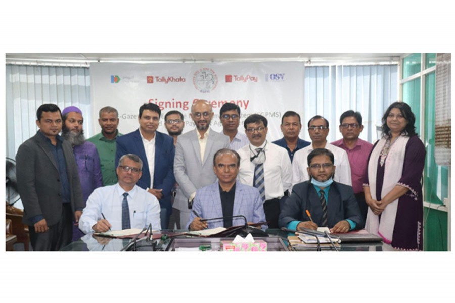 Chowdhury Ruhul Ameen Kaiser, secretary of Bangladesh Sugar and Food Industries Corporation (BSFIC), Dr Shahadat Khan, chairman of OSV Bangladesh Ltd, Md Abu Taleb, chief business officer of Progoti Systems Limited (PSL), and other guests are at an agreement signing ceremony at BSFIC headquarters recently