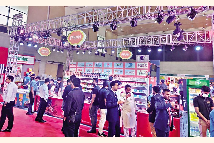 Visitors at the eighth BAPA FoodPro International Expo that kicked off at the International Convention City Bashundhara (ICCB) in the capital on Friday. — FE Photo