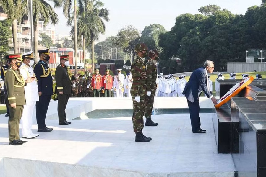 Hamid, Hasina pay tribute to martyrs at ‘Shikha Anirban’ on Armed Forces Day