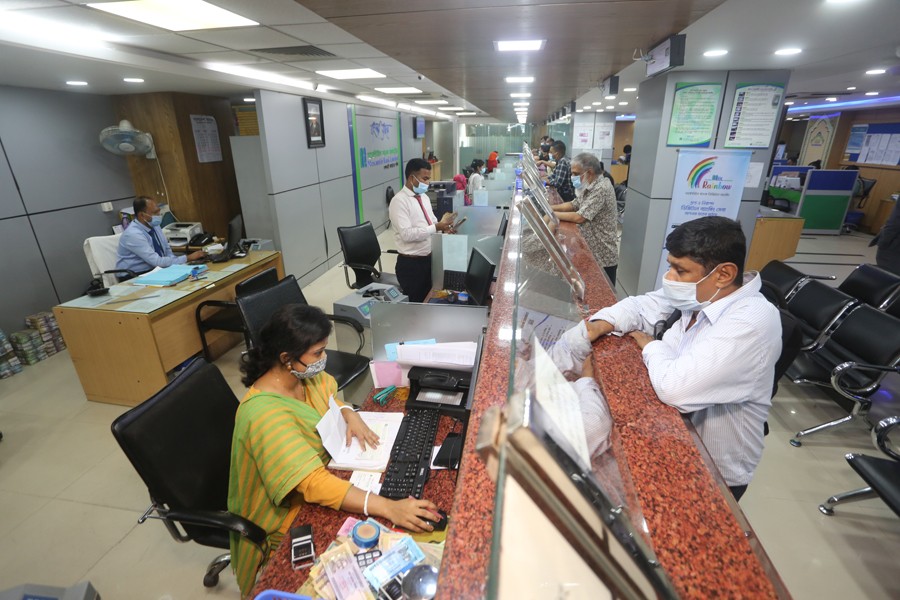 An inside view of a bank in Dhaka. Banks are facing dollar crisis that force them to restrict opening the letter of credits for imports. 	 —FE Photo