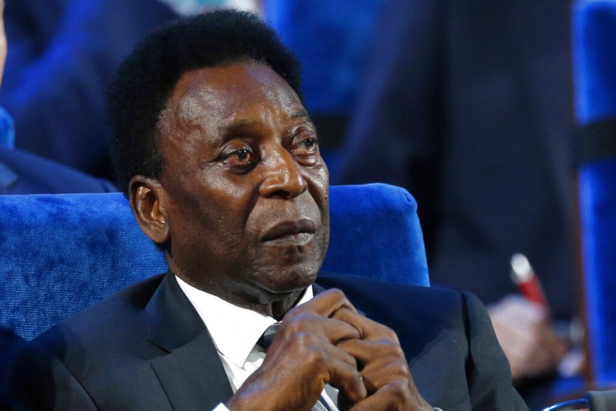 Pelé to remain hospitalised due to respiratory infection