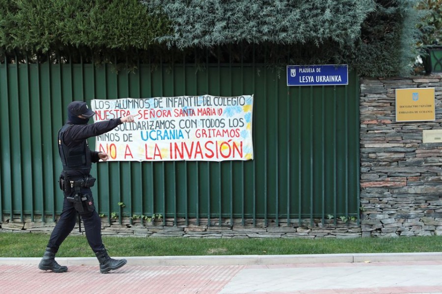 A police officer points, outside the Ukrainian embassy in Madrid after a bloody package arrived at the embassy, in the wake of several letter bombs arriving at targets connected to Spanish support of Ukraine, amidst Russia’s invasion of Ukraine, in Madrid on Spain December 2, 2022 — Reuters photo