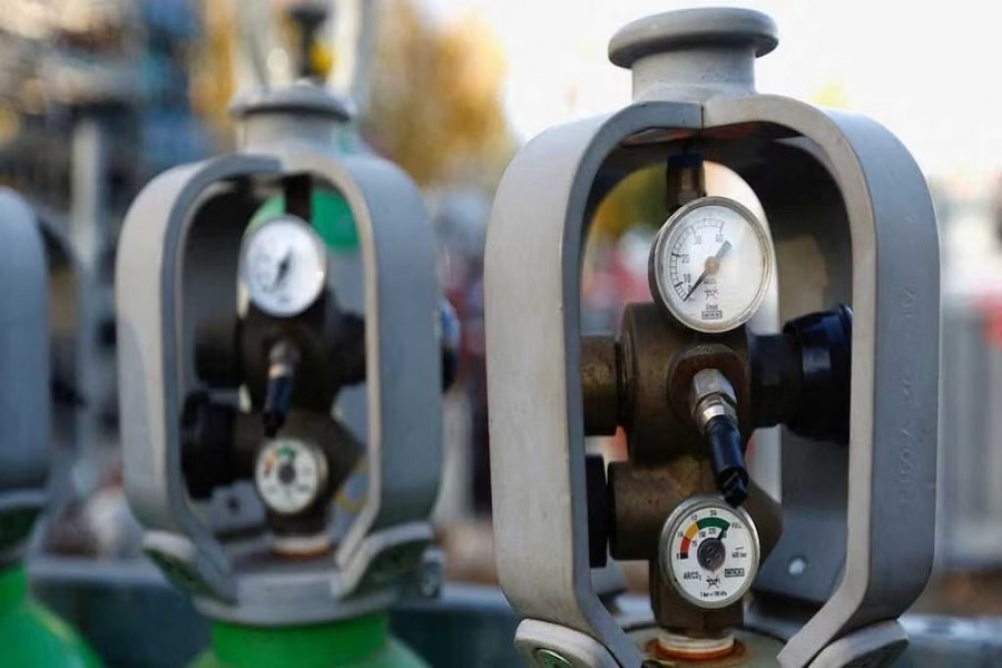 Gas cylinders are stored at at a gas vendor shop in Sint-Pieters-Leeuw, Belgium Nov 24, 2022 REUTERS/Yves Herman/File Photo