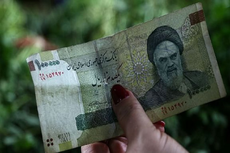 Iranian currency slides to new low amid unrest, isolation