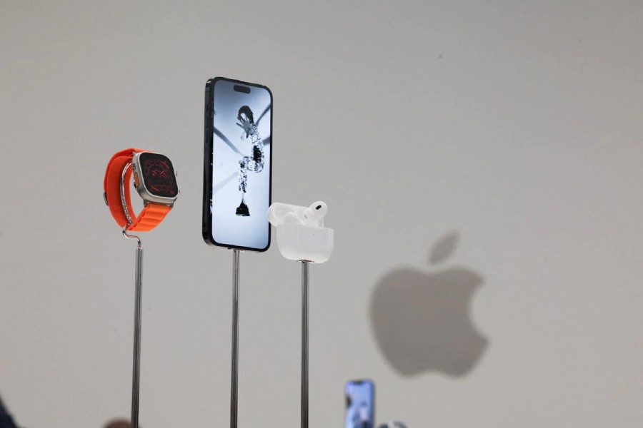 New products are exhibited at an Apple event at their headquarters in Cupertino, California, U.S. September 7, 2022. REUTERS/Carlos Barria/File Photo