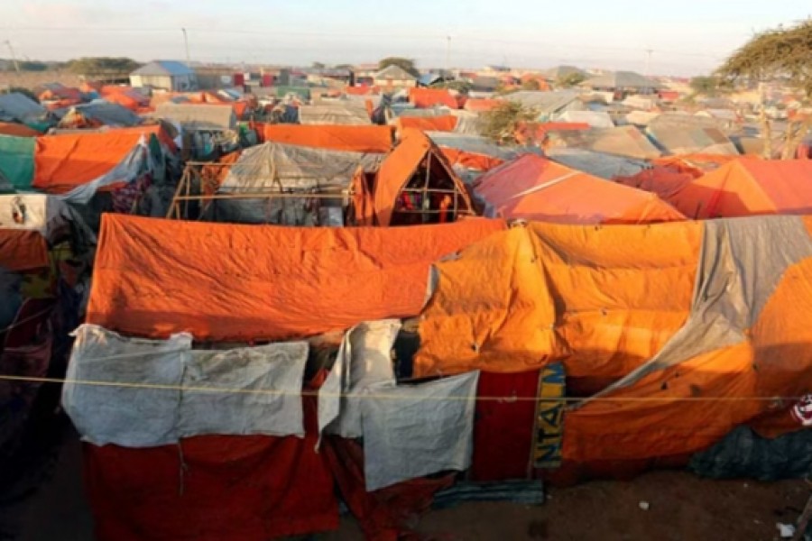 A general view shows a section of the Al-cadaala camp of the internally displaced people following the famine in Somalia's capital Mogadishu March 6, 2017. REUTERS/Feisal Omar Reuters