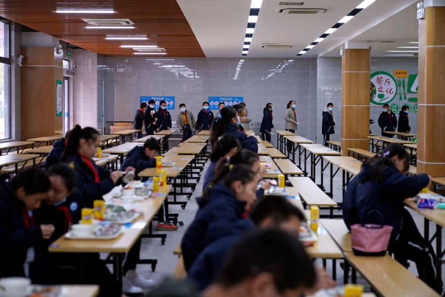 Students arrive at a restaurant for lunch at Minhang Experimental High School amid the global outbreak of the coronavirus disease (COVID-19) in Shanghai, China, December 1, 2020. REUTERS/Aly Song/File Photo