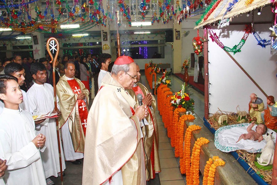 Christian devotees saying prayers on the day of Christmas in 2018 at Kakrail Church in Dhaka —Focus Bangla file photo