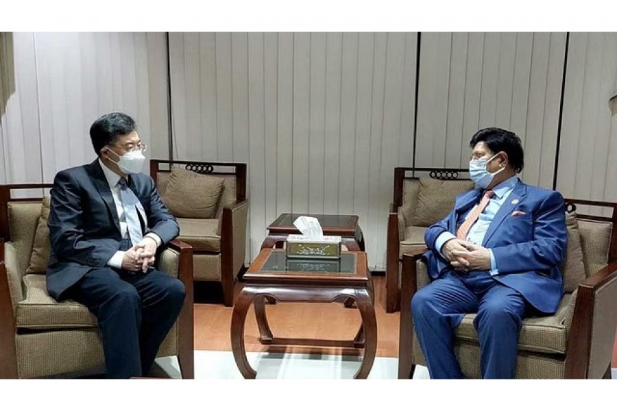 চীনের নতুন পররাষ্ট্রমন্ত্রী ছিন গ্যাং ঢাকায় ৫২ মিনিটের যাত্রাবিরতিতে পররাষ্ট্রমন্ত্রী এ কে আব্দুল মোমেনের সঙ্গে বৈঠক করেন।