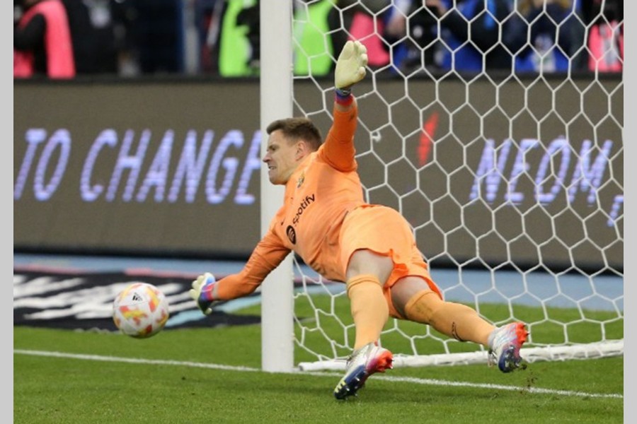 Ter Stegen shines as Barcelona reach Super Cup final