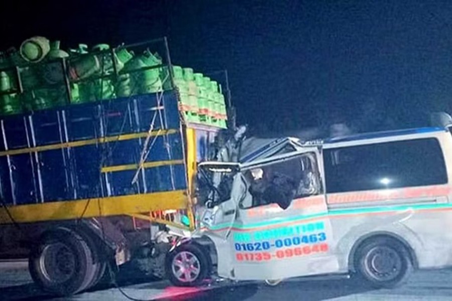 Six die in road crash near Padma Bridge toll plaza