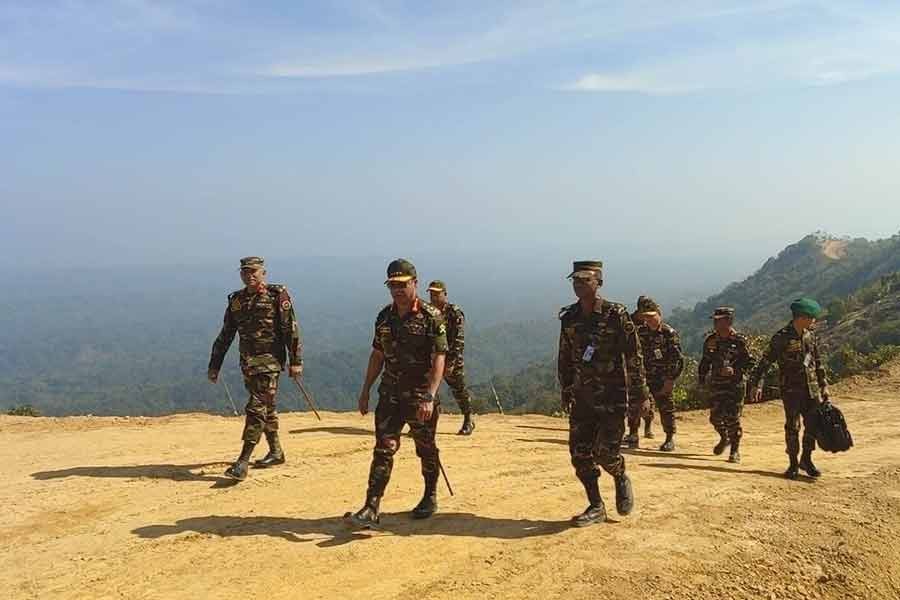 Army chief visits CHT border road project