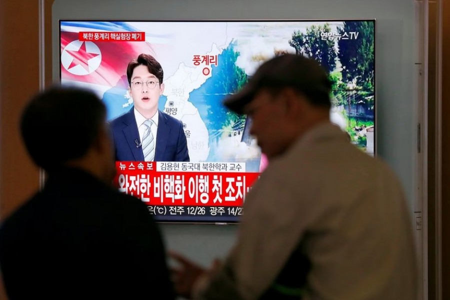 People watch a TV broadcasting a news report on the dismantling of the Punggye-ri nuclear testing site, in Seoul, South Korea, May 24, 2018. REUTERS/Kim Hong-Ji