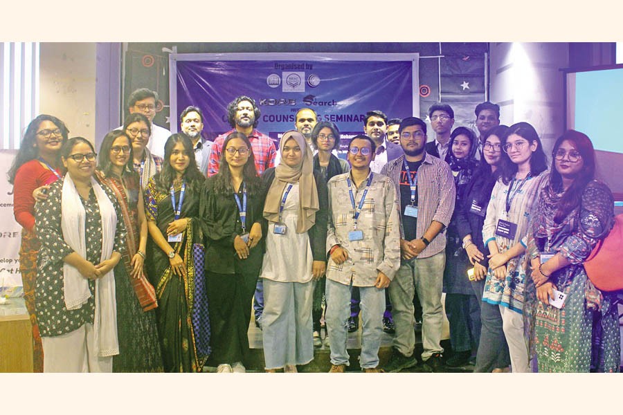 Dignitaries, organisers, and guest speakers pose for a photo after the session